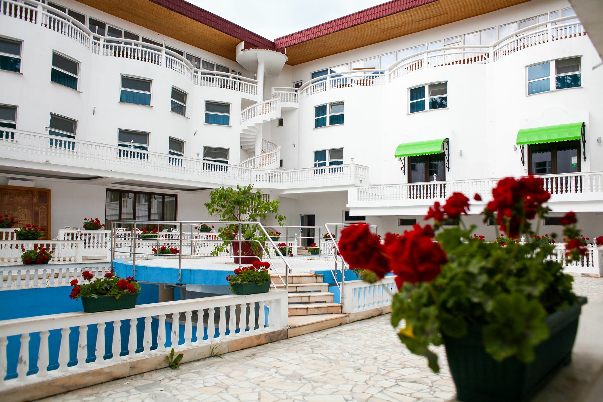 Hotel Cornul Vanatorului Pitesti Exterior photo