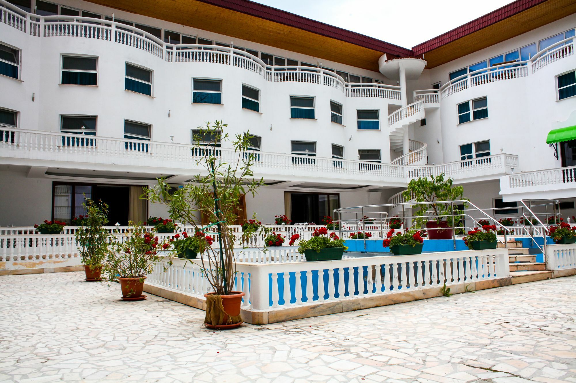 Hotel Cornul Vanatorului Pitesti Exterior photo